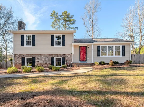 105 Lynn St, Farmville, VA 23901