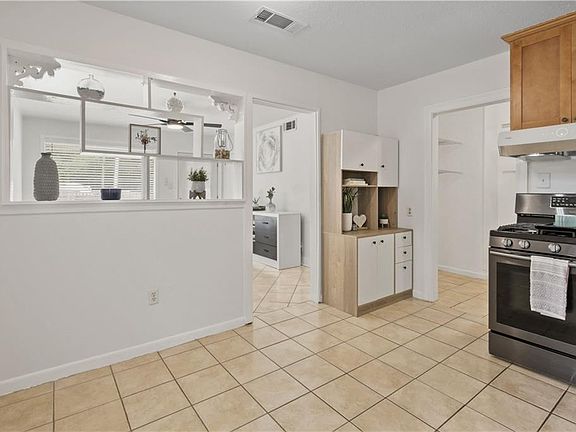 5th image of 366 Oriole Dr