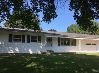 63 Lake Ave, Lyndonville, NY 14098