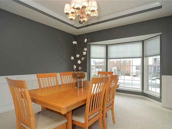4th image of 5814 Windsor Dr