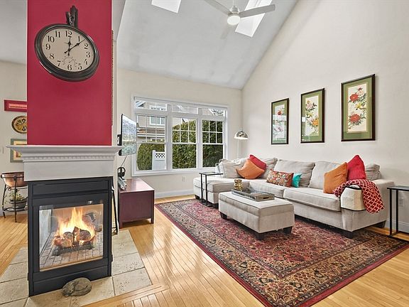 3rd image of 11 Lincoln Ln #11