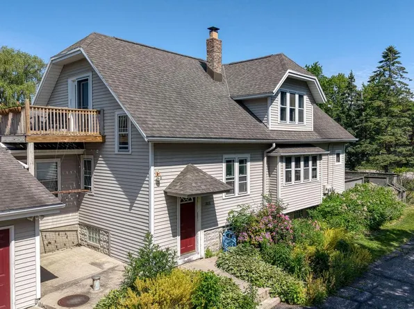 2029-2031 W Donges Bay ROAD, Mequon, WI 53092