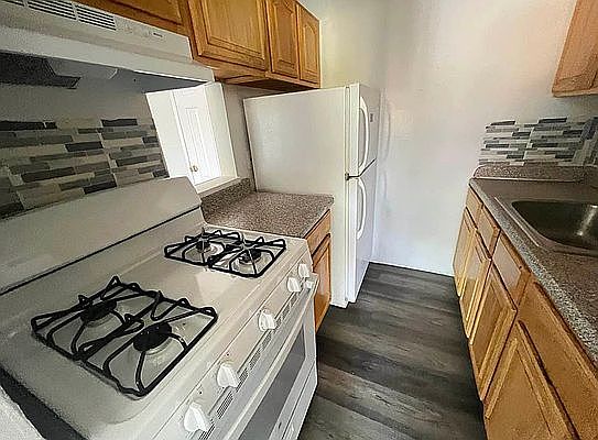 4th image of 125-06 Irwin Pl #3