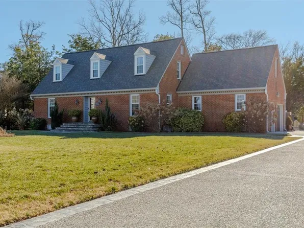 9207 Wigneil St, Suffolk, VA 23433