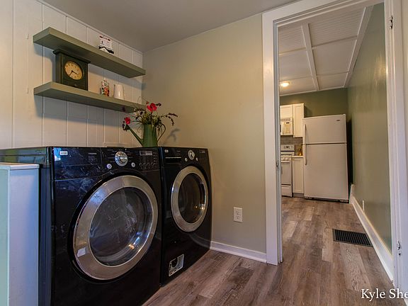 5th image of 2138 Greenfield Ave SW