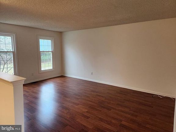 3rd image of 213 Society Hill Blvd