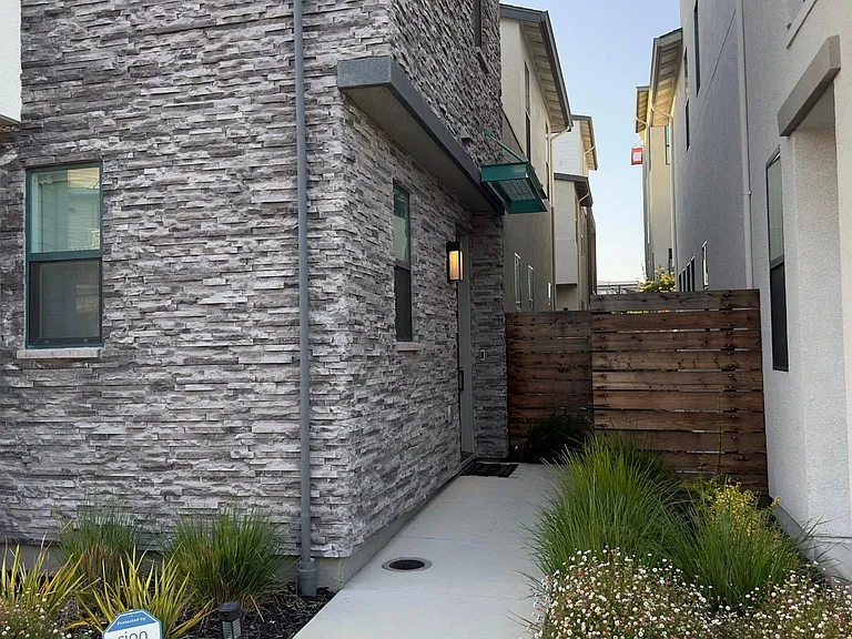 5661 Beale Ave — Photo 3