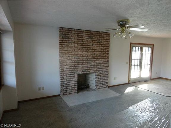 4th image of 413 N Elm St