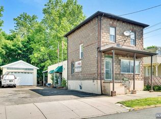 33 Chamberlain Ave, Elmwood Park, NJ 07407