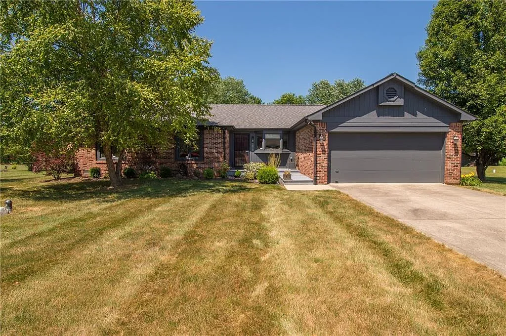 1018 Kingsway Dr photo 1