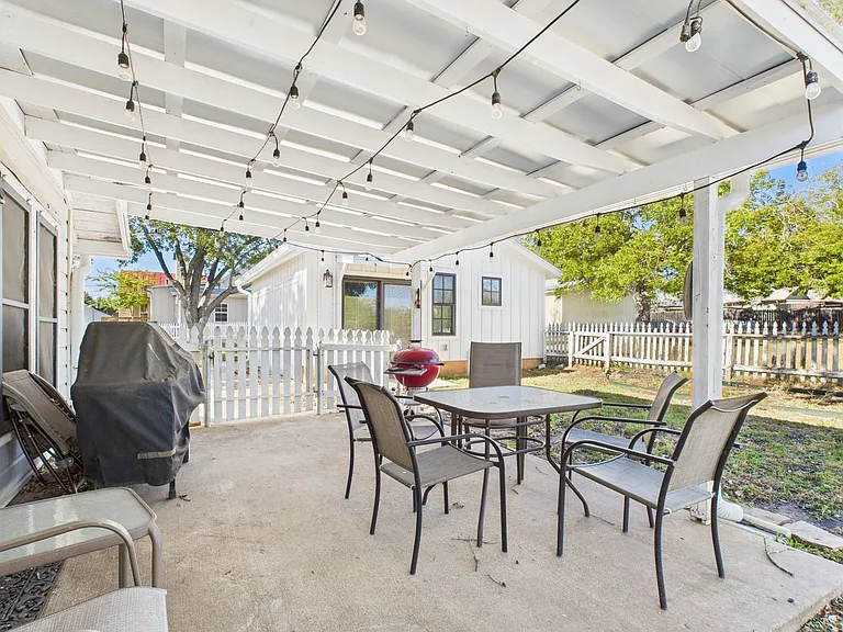 206 N Edison St — Photo 39