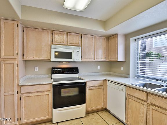 3rd image of 7122 N 28TH Drive