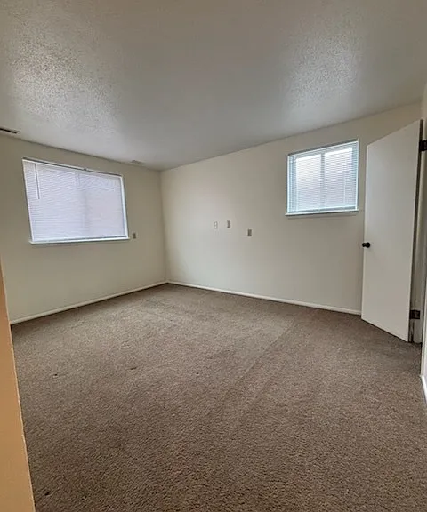 1316-1325 Southwestern Dr — Photo 12