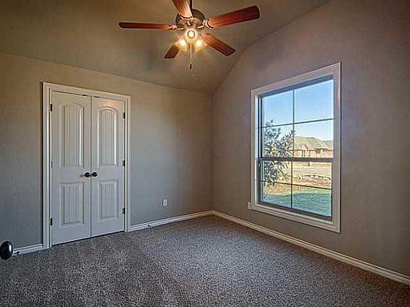 4th image of 14605 S Broadway Cir