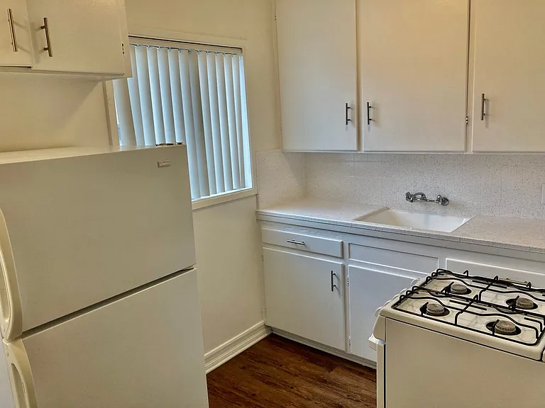 1 Bed/1 Bath Pacific Beach — Photo 6