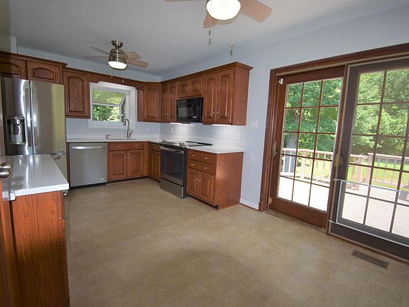 4th image of 8409 Highland Ln