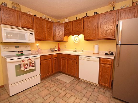 3rd image of 5934 Harrison Ave Unit 9