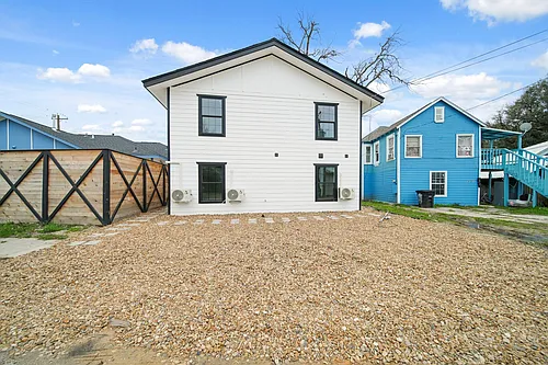 807 Cullen Blvd #2 Photo 1