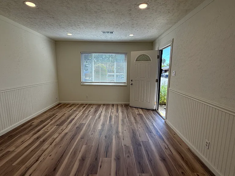408 Harmony Ln — Photo 9