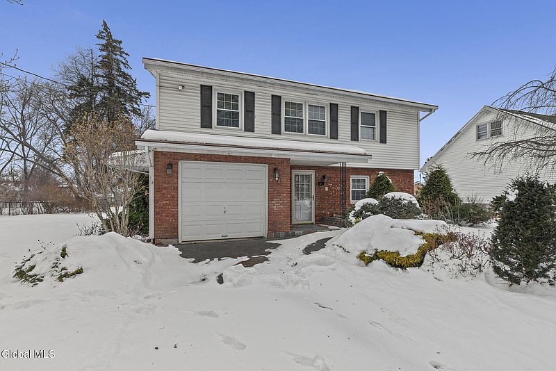 2nd image of 3 Crestwood Drive