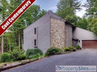 67 Meadow Glen Ln, Reading, PA 19607