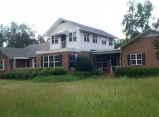 105 Latimer St, Hazlehurst, GA 31539