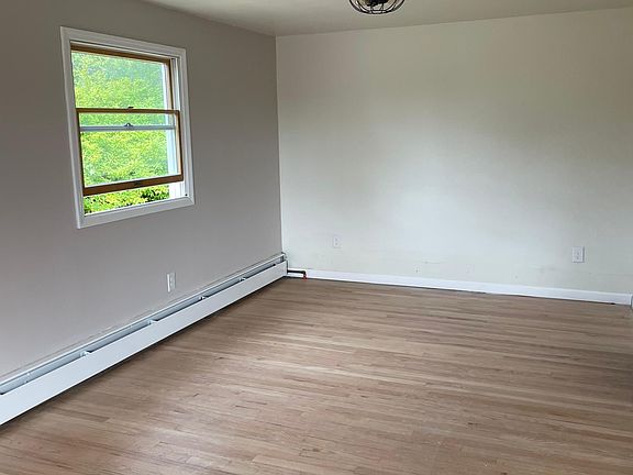 4th image of 21 Cresthaven Dr