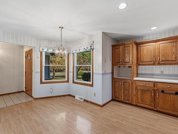 3rd image of 100 Deer Ridge DRIVE