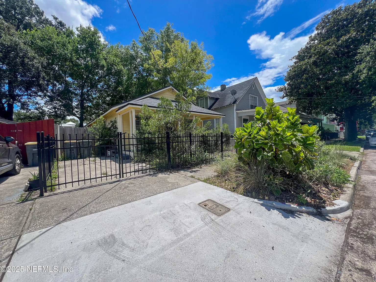 3 bed, 1.0 bath, 1012 sqft, $1,645 — Photo 3