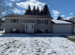 12379 Walnut Dr, Conneaut Lake, PA 16316