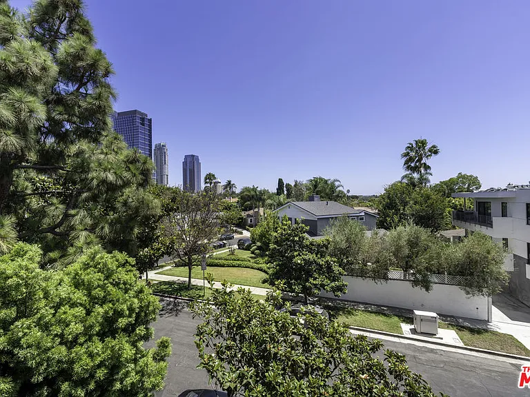 1820 Benecia Ave #402 — Photo 33