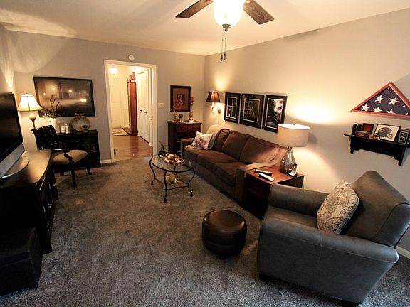 4th image of 105 S Weber Dr