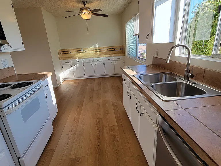 211 Cypress St #4 — Photo 12