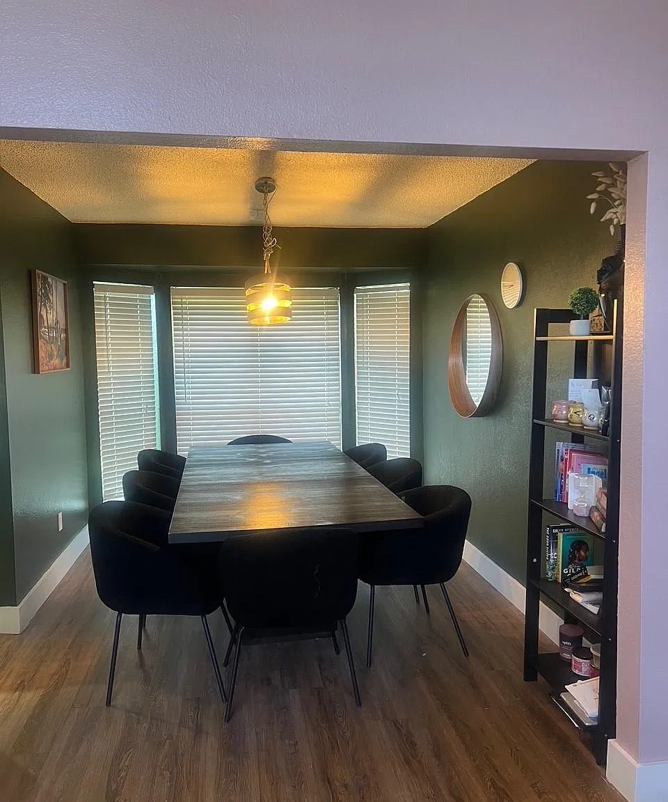 4 bed, 2.5 bath, 2282 sqft, $2,400 — Photo 3