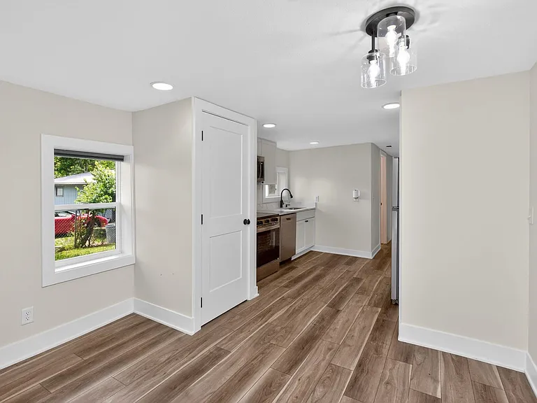 4076 Indianola Ave — Photo 8