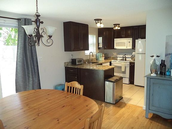 3rd image of 114 Fieldstone Dr #114