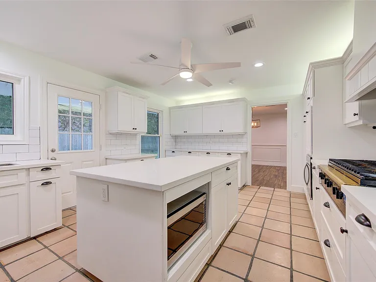 8439 Westview Dr — Photo 9