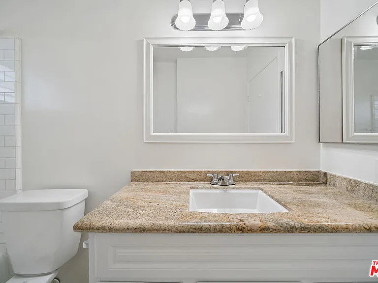 5303 Vantage Ave #1/2 — Photo 15