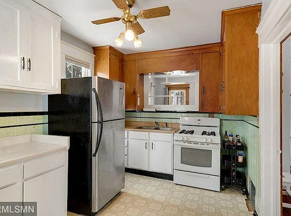 5th image of 1975 Ivy Ave E