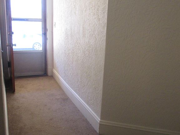 4th image of 453 Shirley St #1