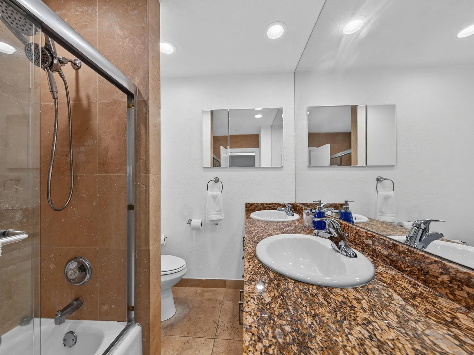 4 bed, 2053 sqft, $5,995 — Photo 4
