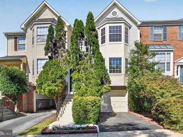 6888 Kerrywood Cir, Centreville, VA 20121