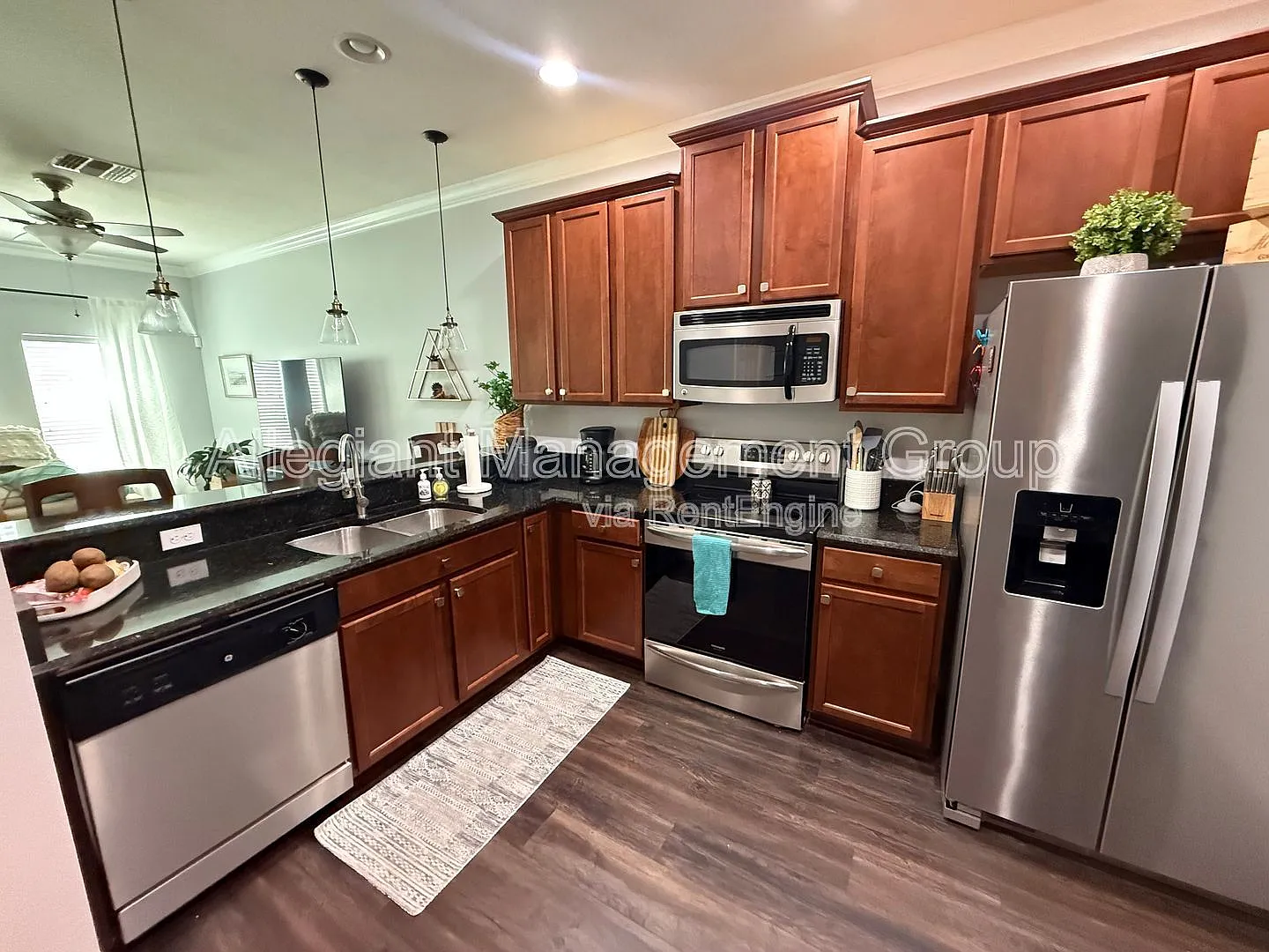 3 bed, 2.5 bath, 1528 sqft, $2,349 — Photo 2