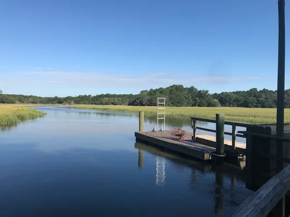 7732 Blue House Ln, Edisto Island, SC 29438