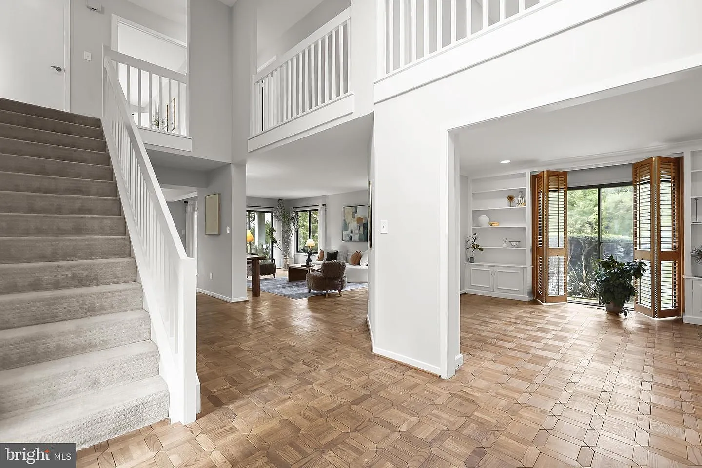 5 bed, 4.5 bath, 4624 sqft, $6,750 — Photo 3