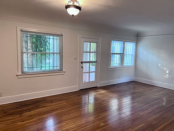 3rd image of 1426 N Hayworth Ave