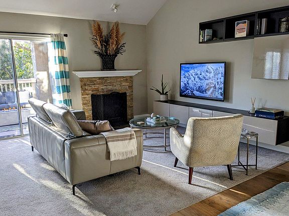 Great room sitting area feature fireplace and HDTV