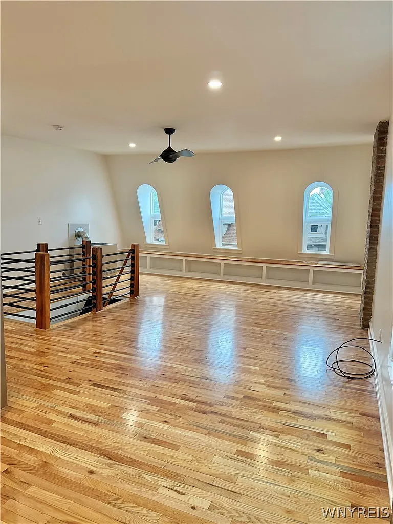 Studio, 1.0 bath, 692 sqft, $1,050 — Photo 2
