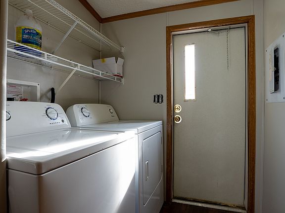 4th image of 1030 Saint John St