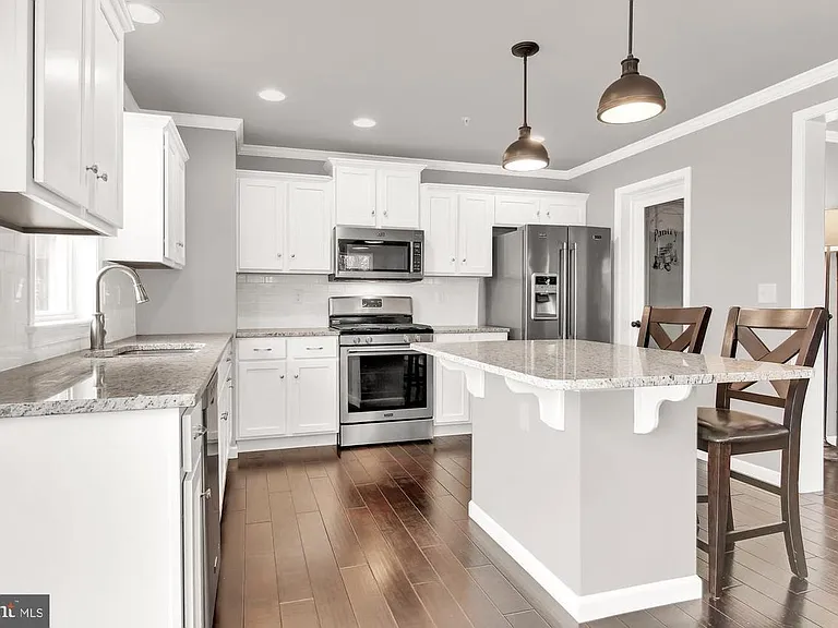 401 Landover Ct — Photo 14